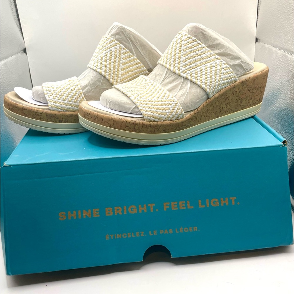 Bzees Resort Comfort Wedge Sandals - Picture 7 of 7